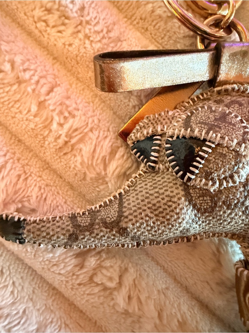Gucci Gold and Brown Leather Dog Keyring Charm - Picture 3 of 10